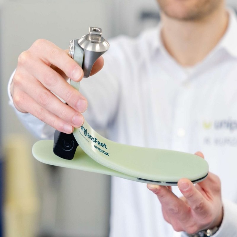 Uniprox prosthetic foot for modern lower-limb prosthetic fitting